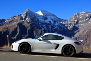 Scopri di più sull'articolo Viaggi on the road in Europa: 7 itinerari perfetti per chi ama le auto e le moto